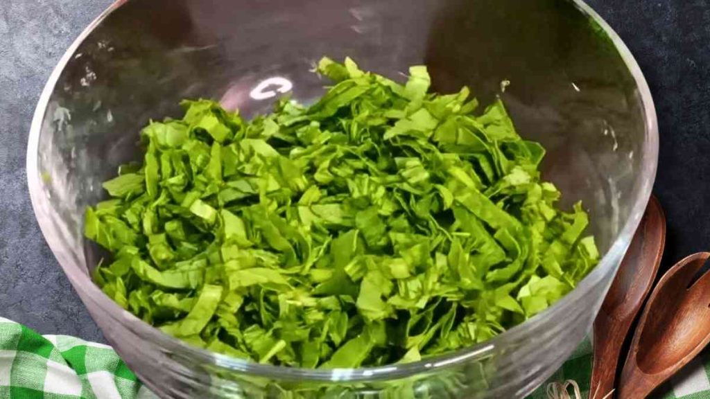 Step 1 - Cut 500 grams spinach