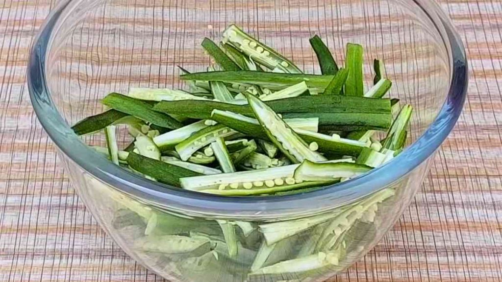 Step-2-Cut-the-Okra